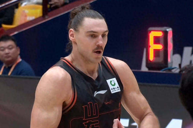 亚博体育-山东男篮苦战险胜福建，斯蒂尔再取全队最高分，高诗岩被驱逐|山东队|珀塞尔|郭凯|福建队|乔-约翰逊_新浪体育_新浪新闻